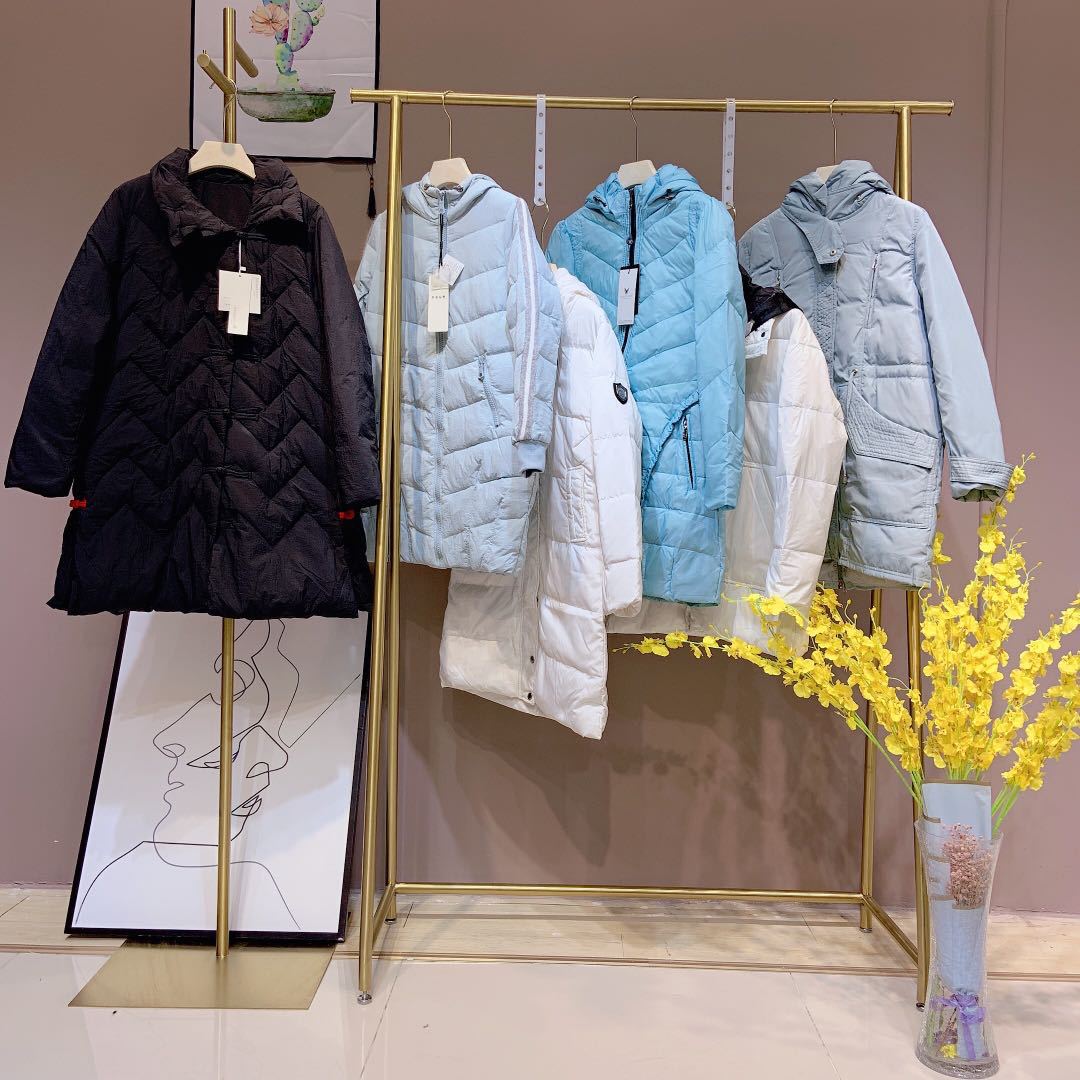 时尚百搭【村上春】20冬款品牌女装羽绒服折扣走份批发厂家货源