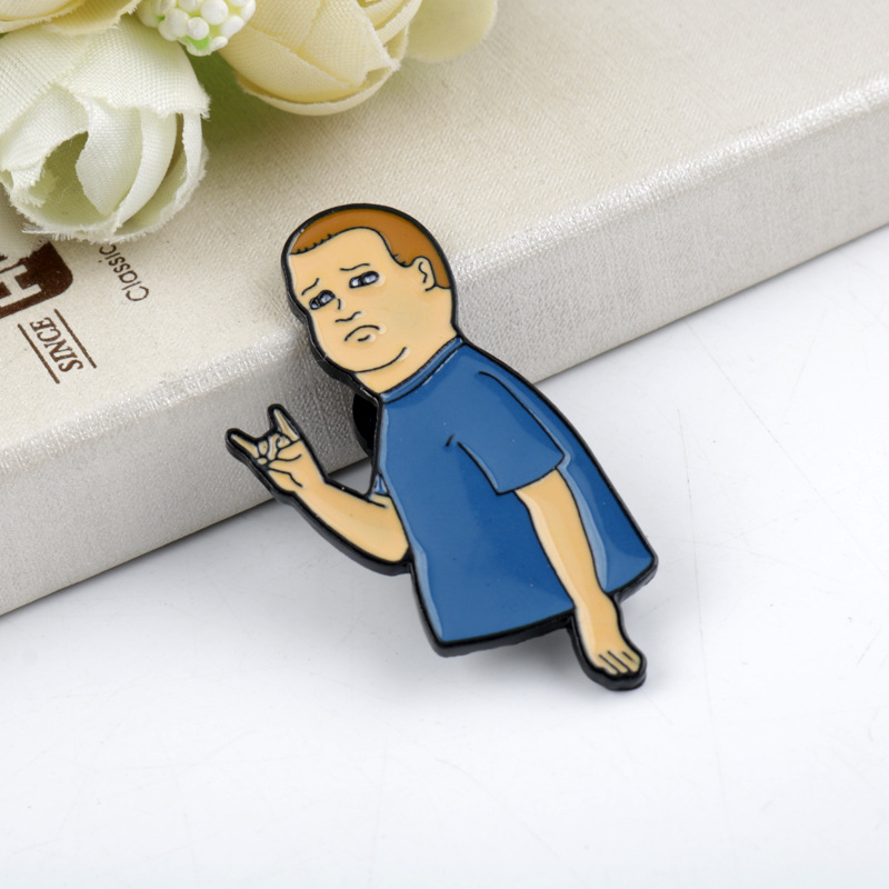 喜剧动漫周边 一家之主 bobby hill 鲍比·希尔合金滴油胸针徽章