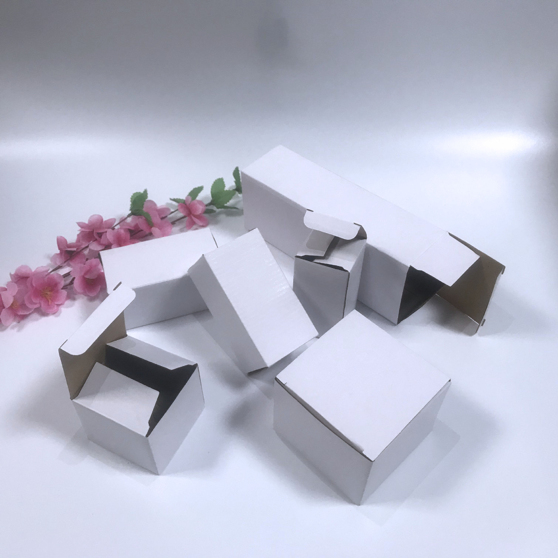 白色瓦楞包装盒现货批发扣底盒容器包装盒小白盒彩印定制加印logo