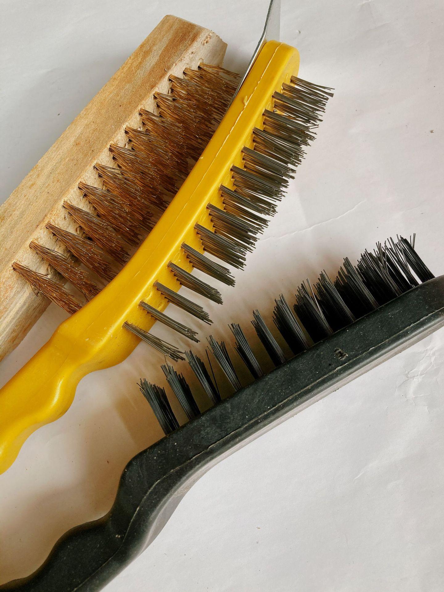 代氏家五金工具钢丝刷除锈工用铁刷清洁烧烤不锈钢丝刷木柄铜丝刷