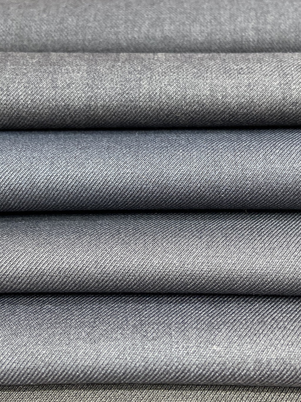 厂家直销365克精纺厚哔叽tr斜纹 西装校服裤子工装制服职业装面料