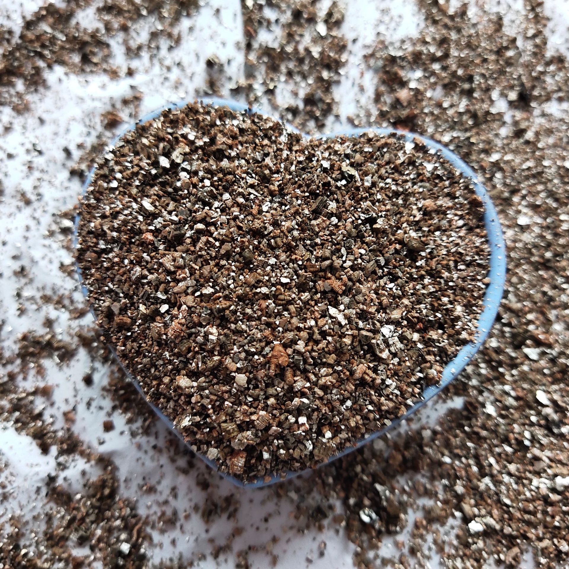 厂家供栽培基质栽花育苗改良土壤营养土膨胀园艺蛭石暖宝宝蛭石