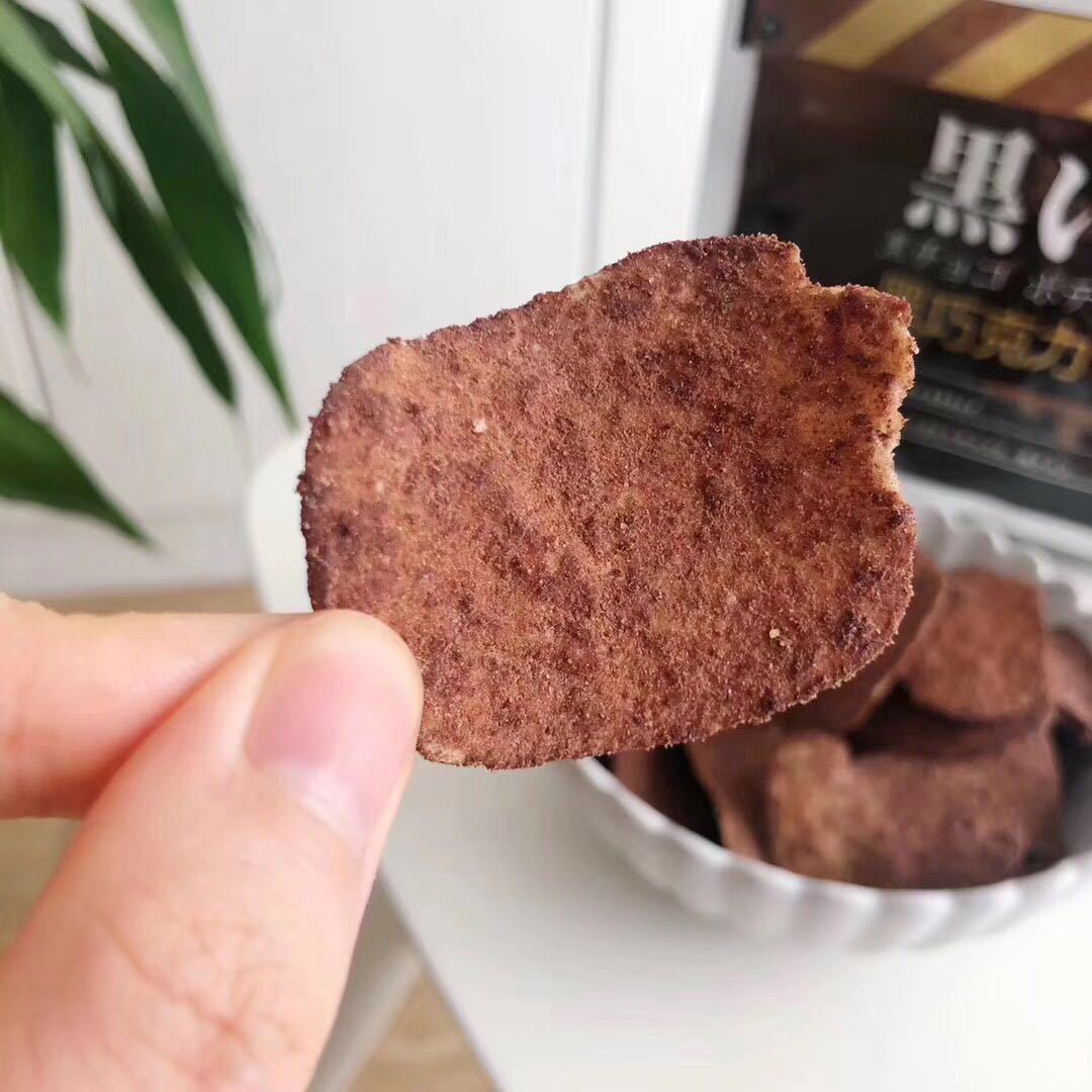明月东一牛奶黑巧克力薯片82g脏脏薯日本风味办公室休闲网红零食