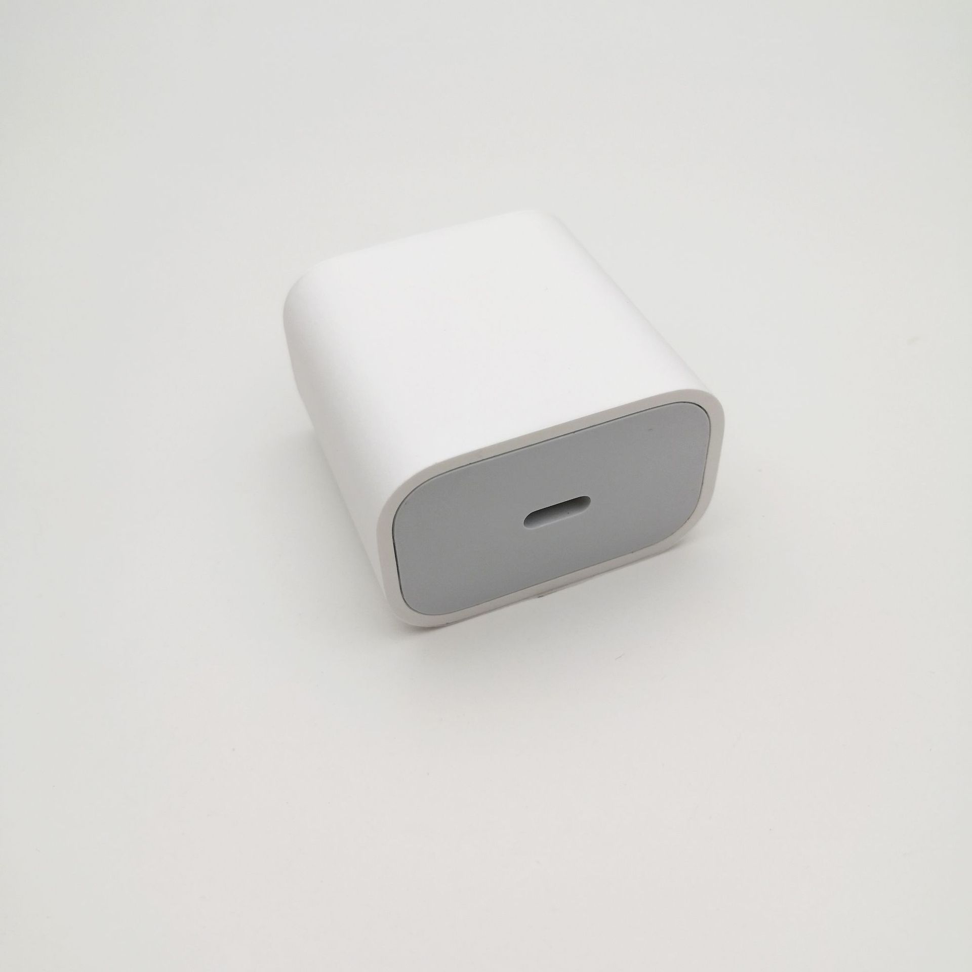 输出纹波:小于100mvp-p 快充充电器 电压调整:2%  插头规格:美规 中规