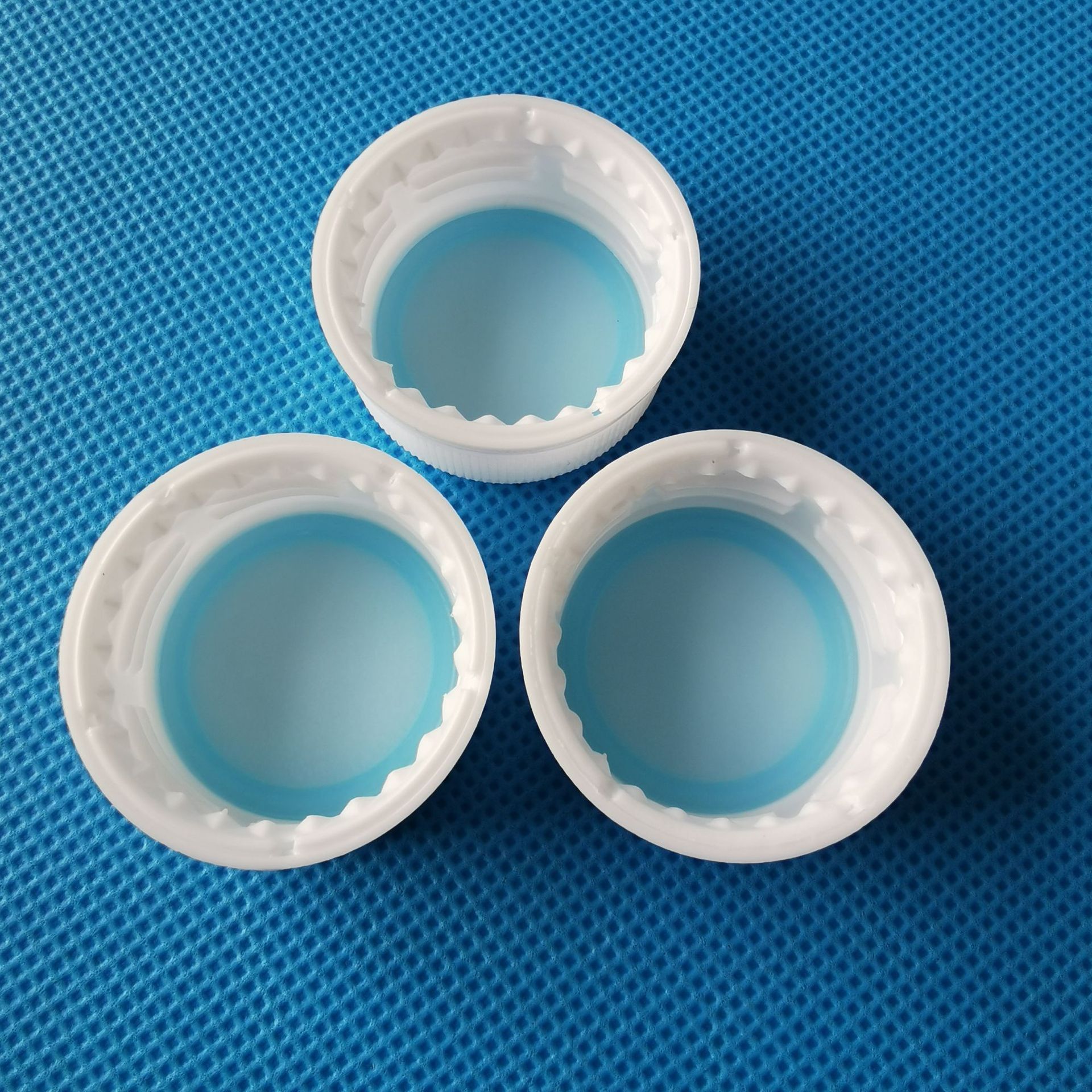 厂家直供38mm口滴塑盖饮料盖果汁盖38牙瓶盖水盖塑料盖颜色可定制