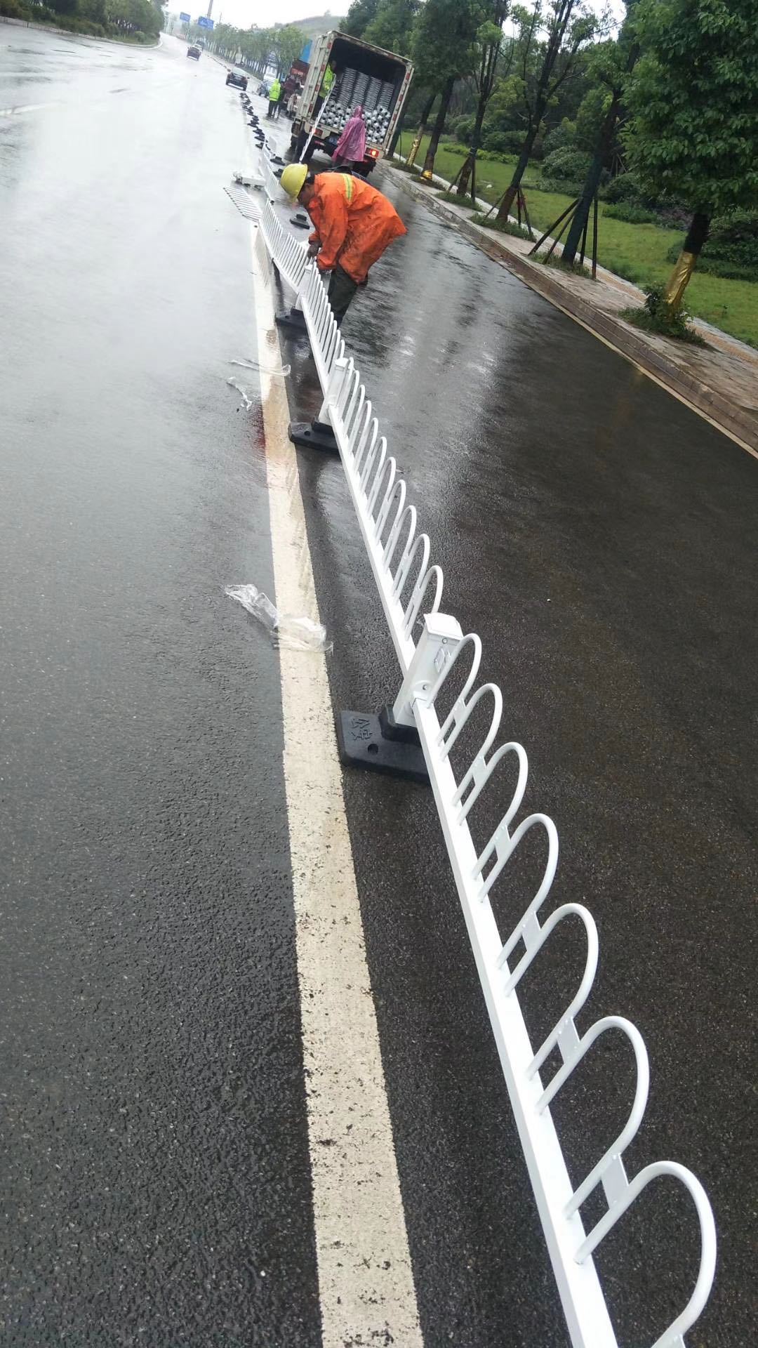 市政交通n型京式护栏道路隔离分流m型京式护栏u型公路防撞栏杆