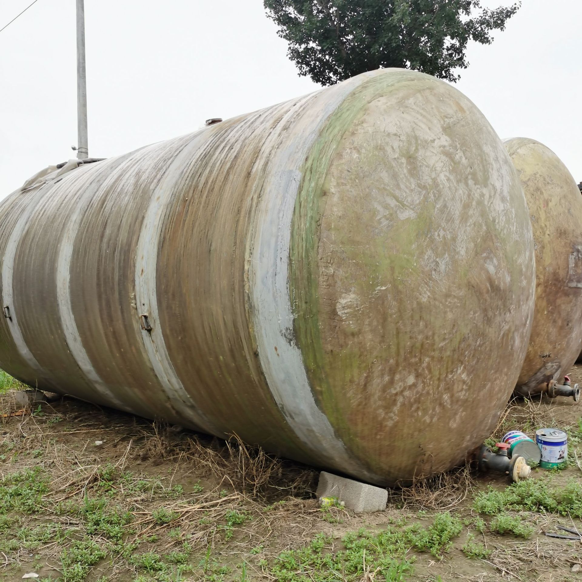 供应二手玻璃钢耐腐蚀酸碱储罐 化工储罐 玻璃钢立式储罐