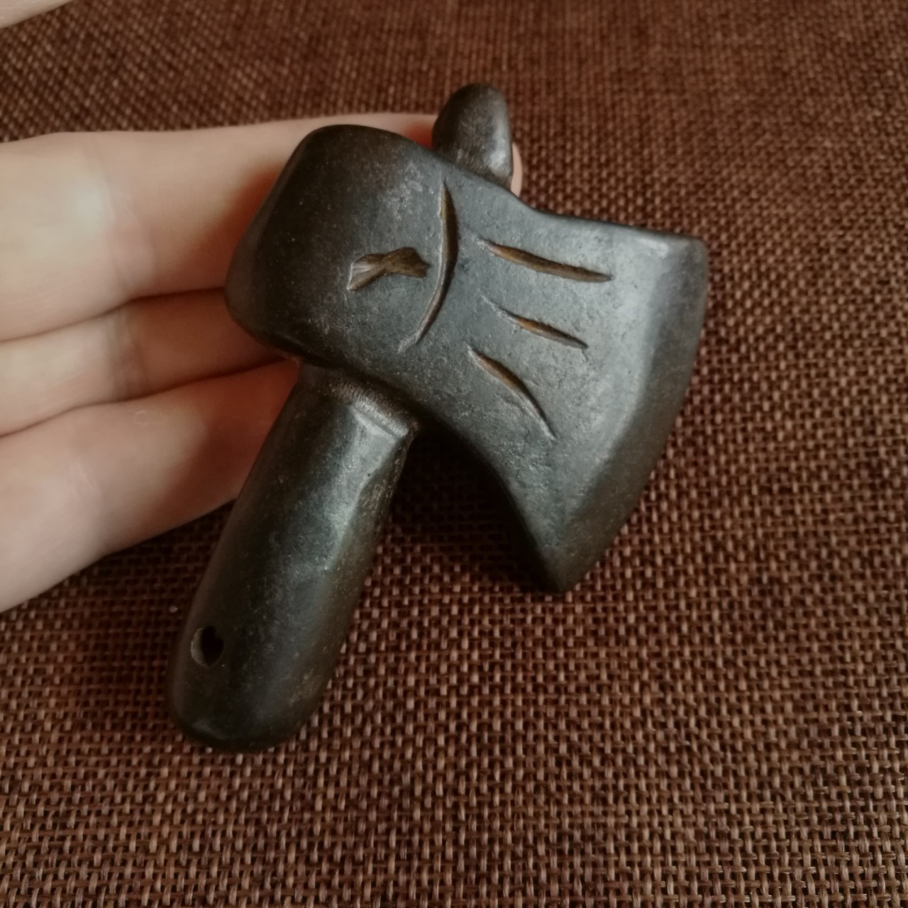 批发红山文化古玩杂件收藏原石铁陨石铁小斧头挂件摆件