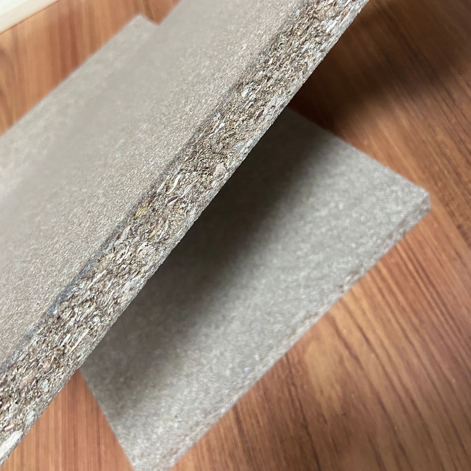 工厂供应e0刨花板免漆板压缩木屑板花色木板材刨花多样颗粒板现货