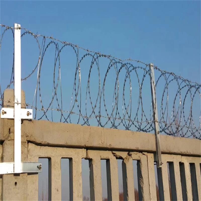 热镀锌刺丝滚笼730土字支架立柱 台阶处刀片刺绳支架纵向拉筋刺绳