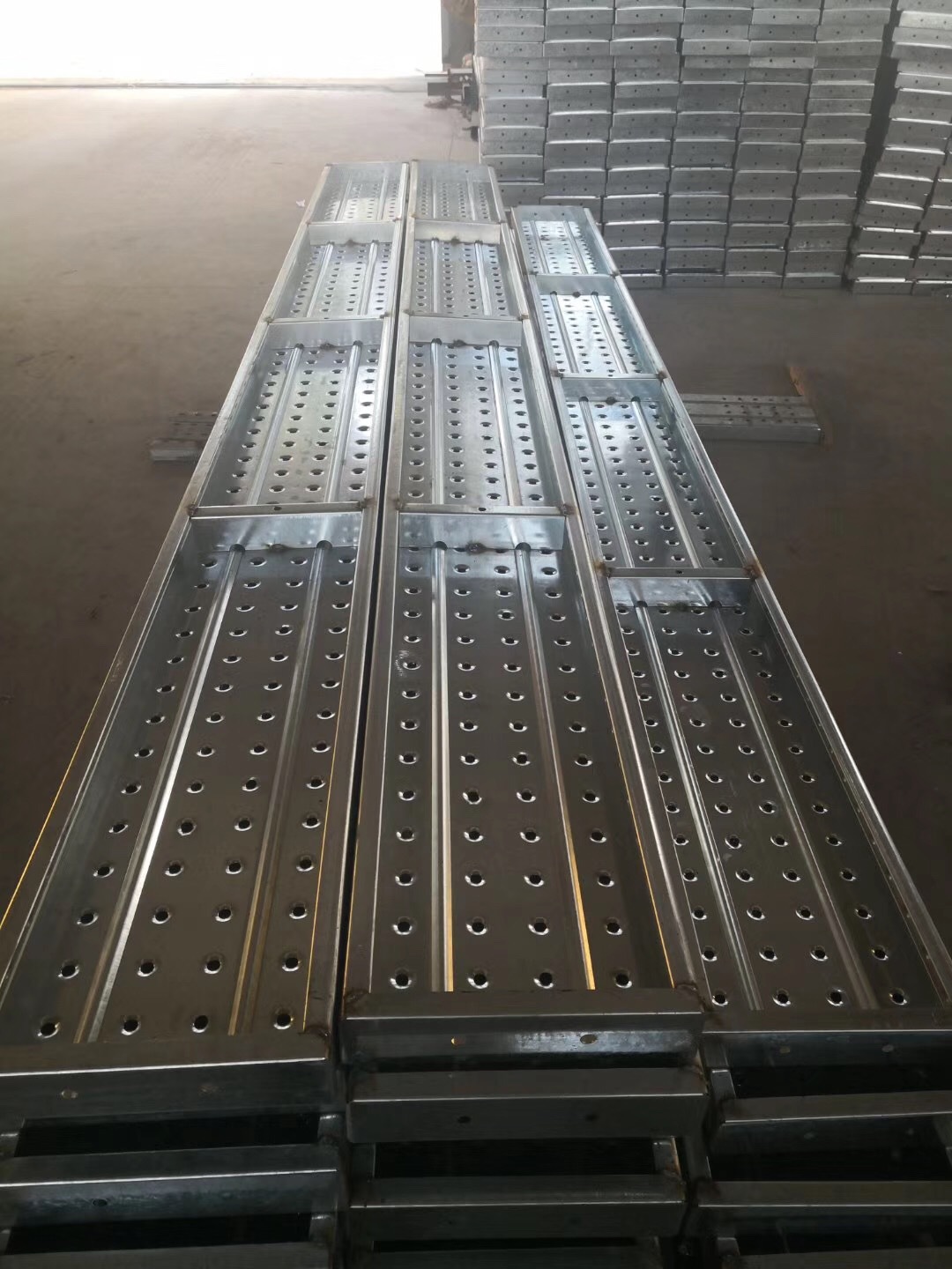 厂家供应 q235热镀锌钢跳板 钢踏板 脚手架踏板 建筑工地跳板