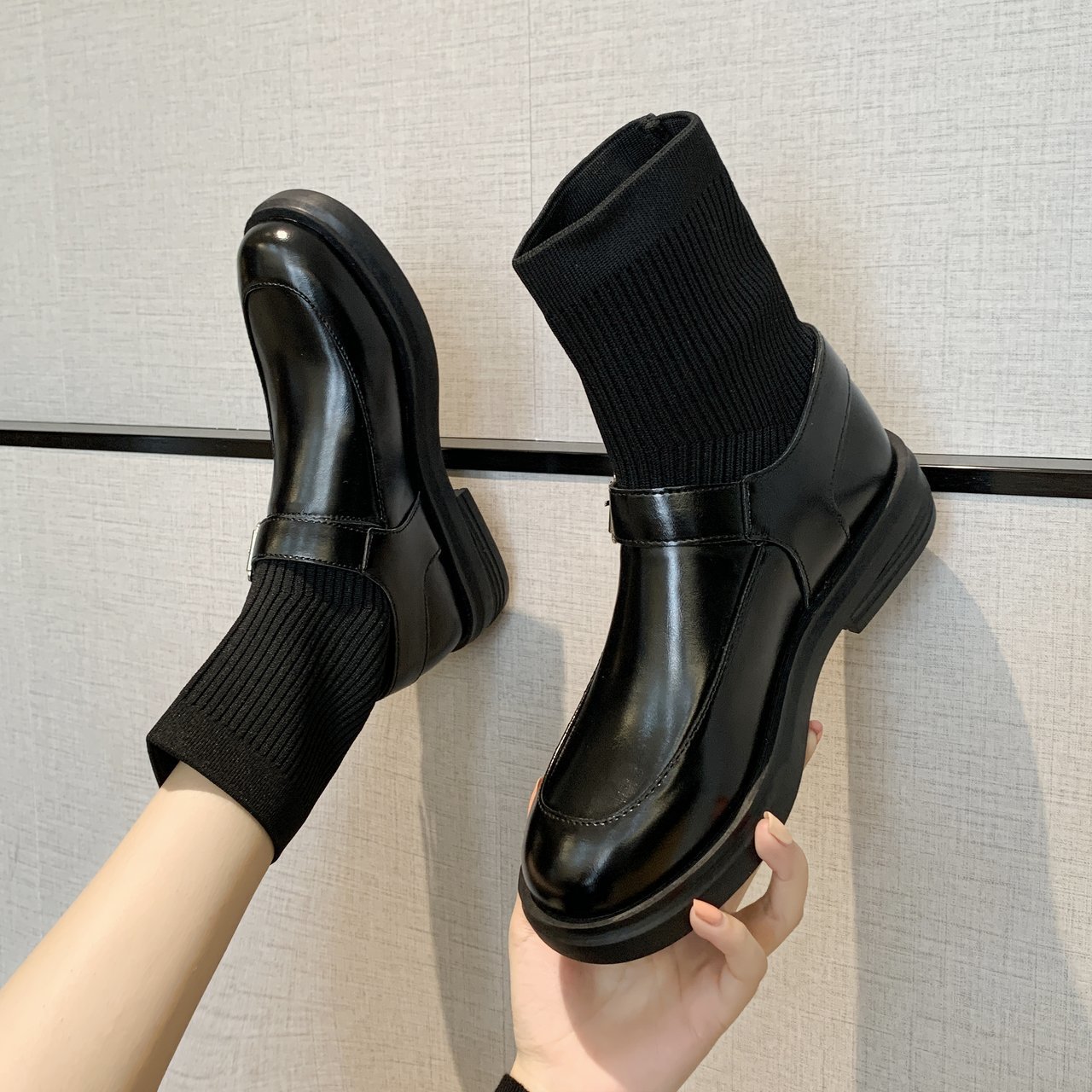 2020年流行鞋子网红弹力袜靴小短靴女马丁靴时尚不闷脚复古瘦瘦靴