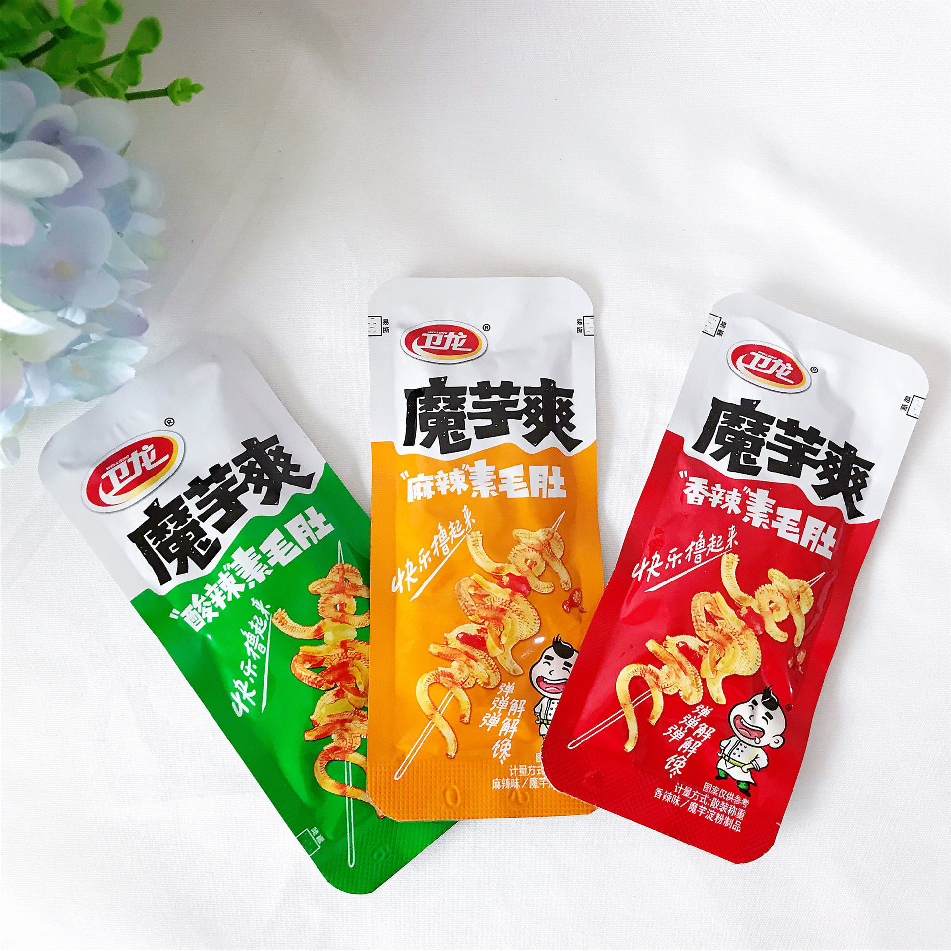 卫龙魔芋爽素肉毛肚整箱盒散装辣条麻辣香辣味休闲网红小零食包邮