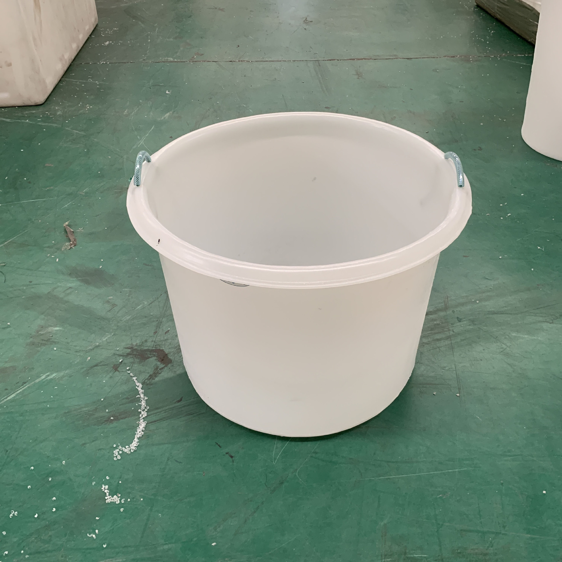 代发100l圆形螃蟹桶活虾运输桶塑料水产养殖桶大口熟料钢圈鱼桶