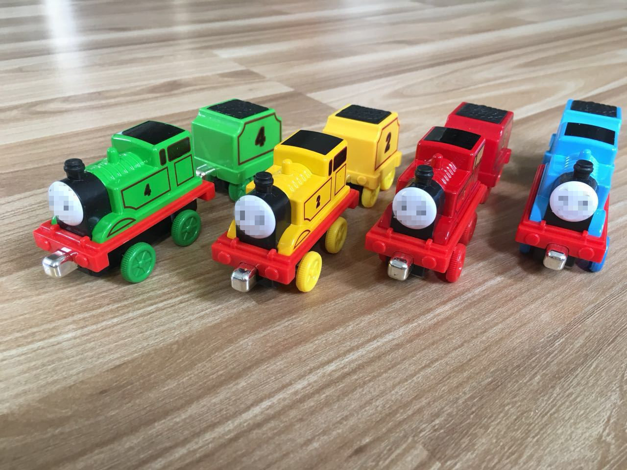 宝乐星合金电动磁吸拖马斯轨道小火车儿童声光回力玩具淘宝热卖