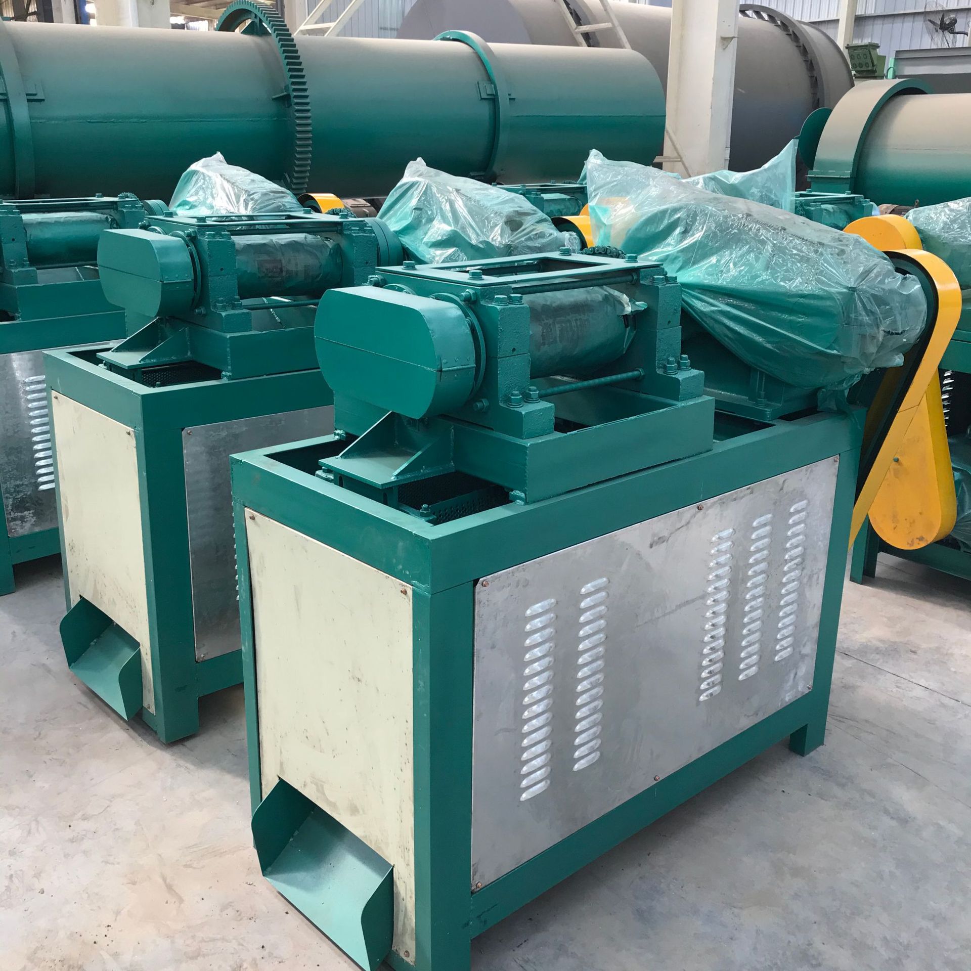 造粒机化肥造粒机对辊挤压造粒机干法造粒机挤压造粒厂家