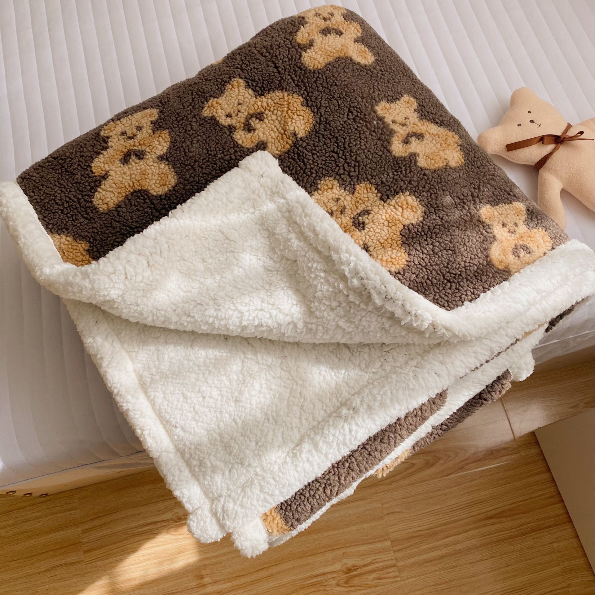 ins秋冬双面羊羔绒小毛毯单人提花毯休闲毯宝宝儿童午睡盖毯批发