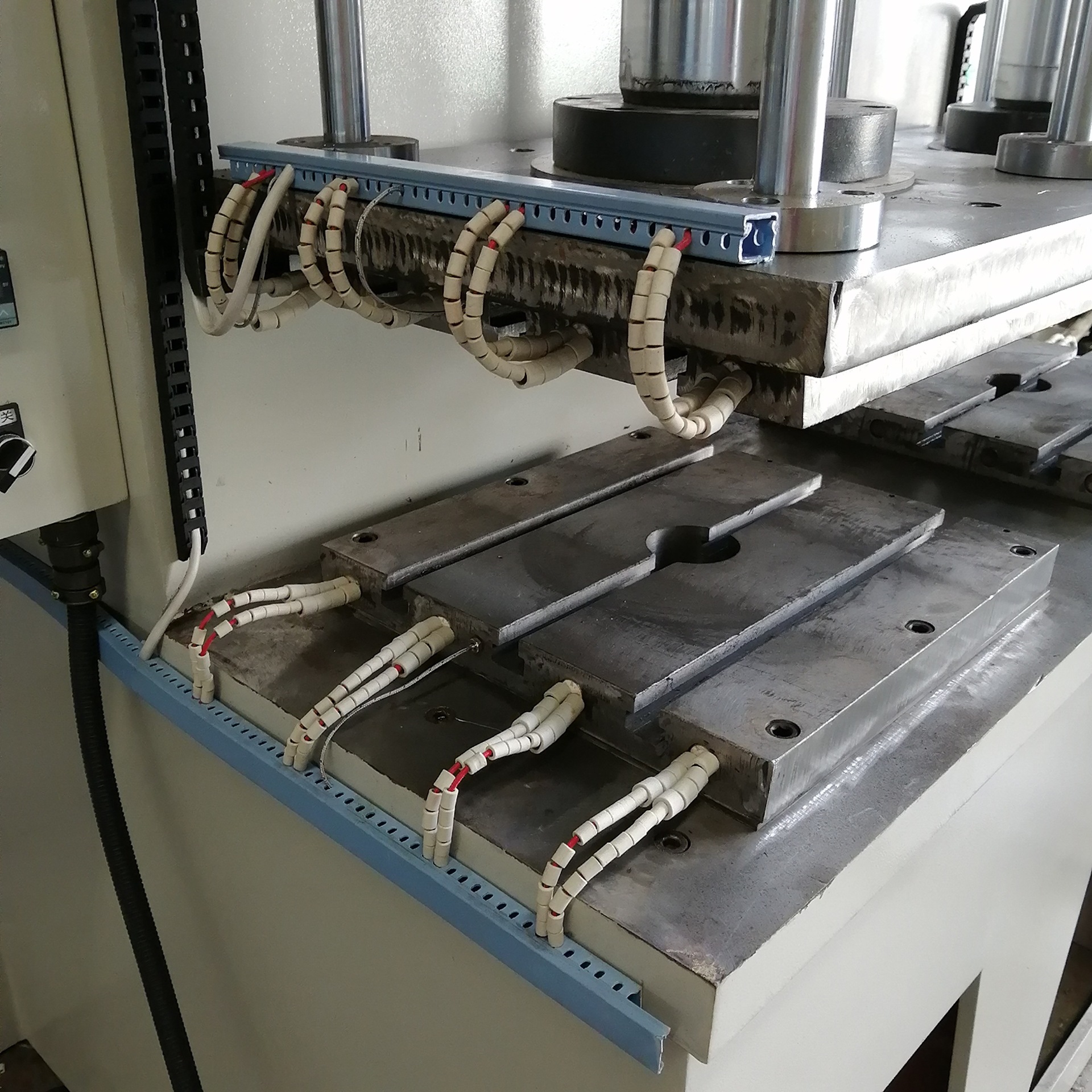 厂家直供200吨热压机 复合材料热压平板硫化机 双工位单臂液压机