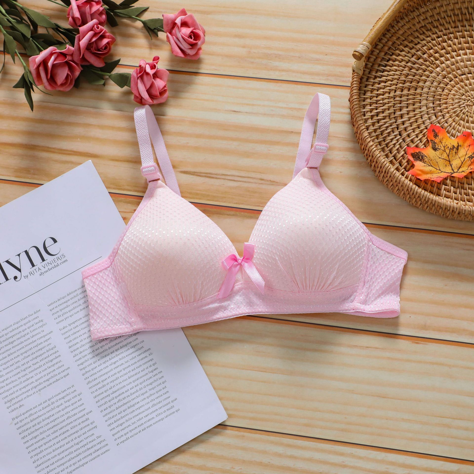 新款内衣女薄款大胸显小纯色简约型无钢圈光面透气青春少女文胸