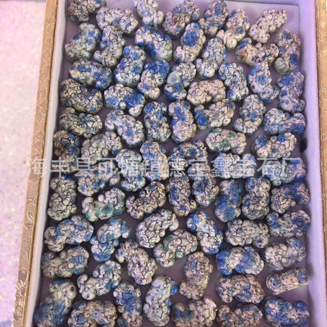 k2貔貅k2裸石雕刻貔貅吊坠蓝绿黑云母孔雀石蓝带矿标水晶花岗岩k2