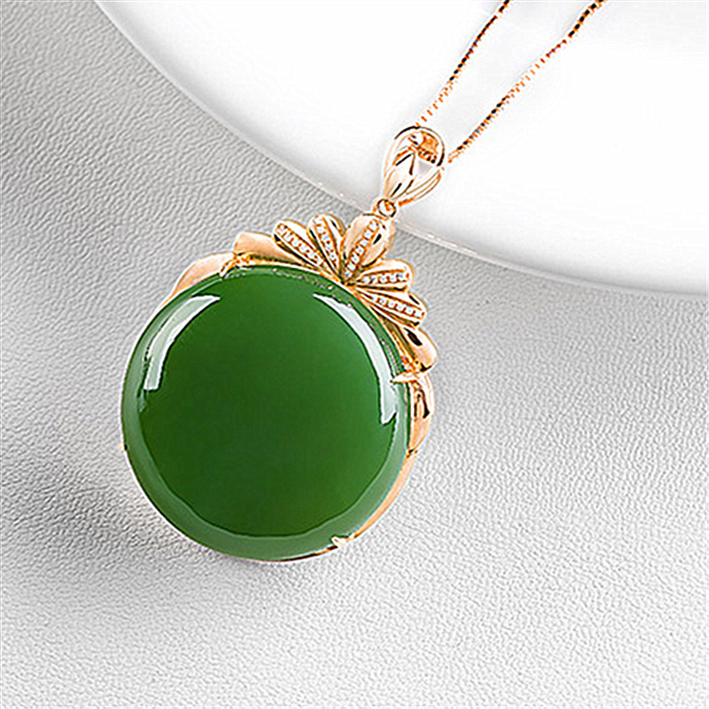复古圆形玉髓吊坠天然和田玉碧玉吊坠蛋面苹果绿镀金镶玉项链挂件