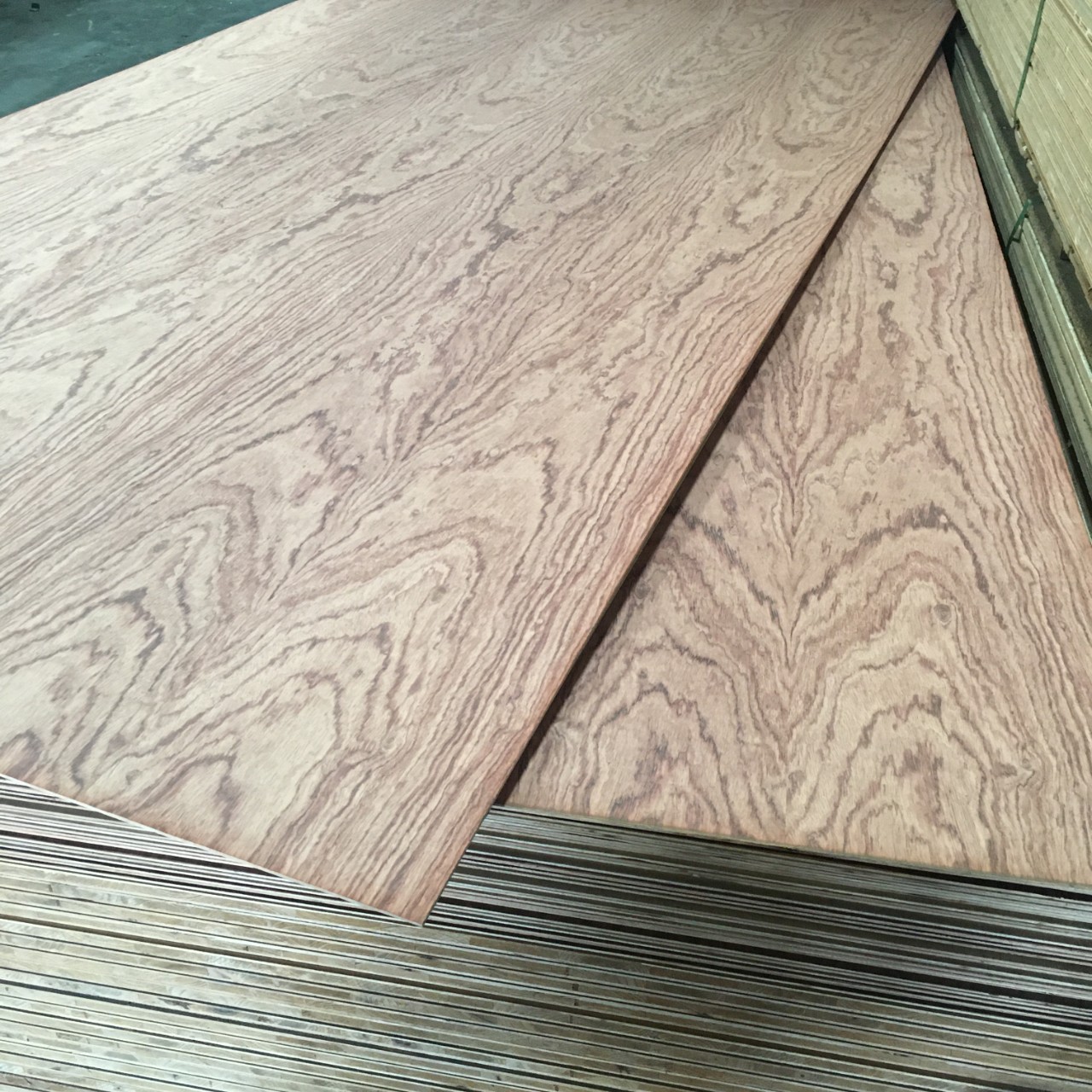 木饰面板天然花梨木饰面板足50丝木皮贴面质感强别墅豪宅装修之选