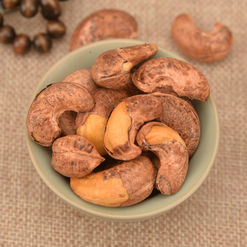 新货越南虎皮腰果仁250g罐装原味烘培大颗粒带皮盐焗腰果坚果零食