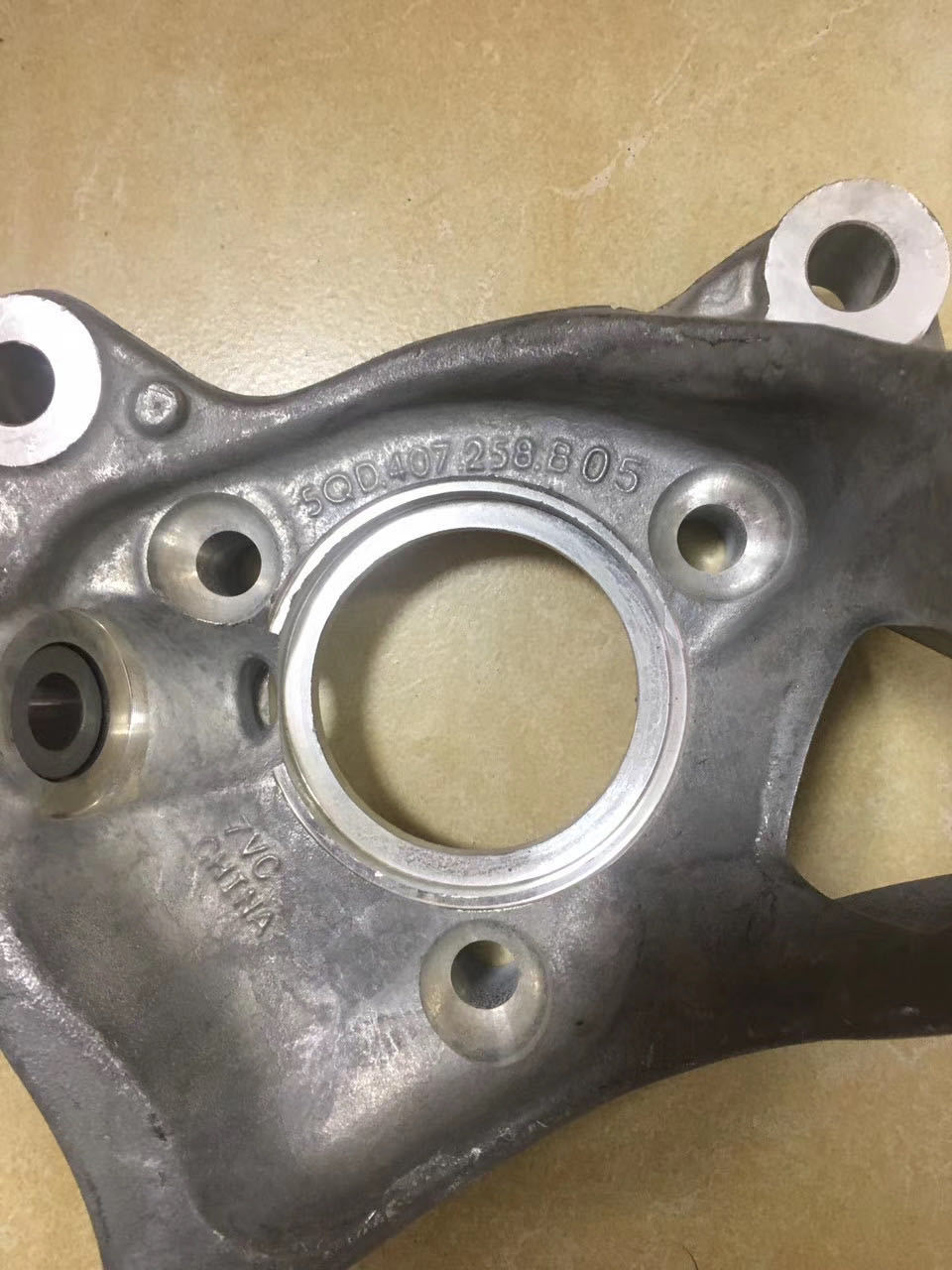 适用于大众高尔夫7迈腾奥迪a3汽车转向节铝羊角牛腿5q0407255256