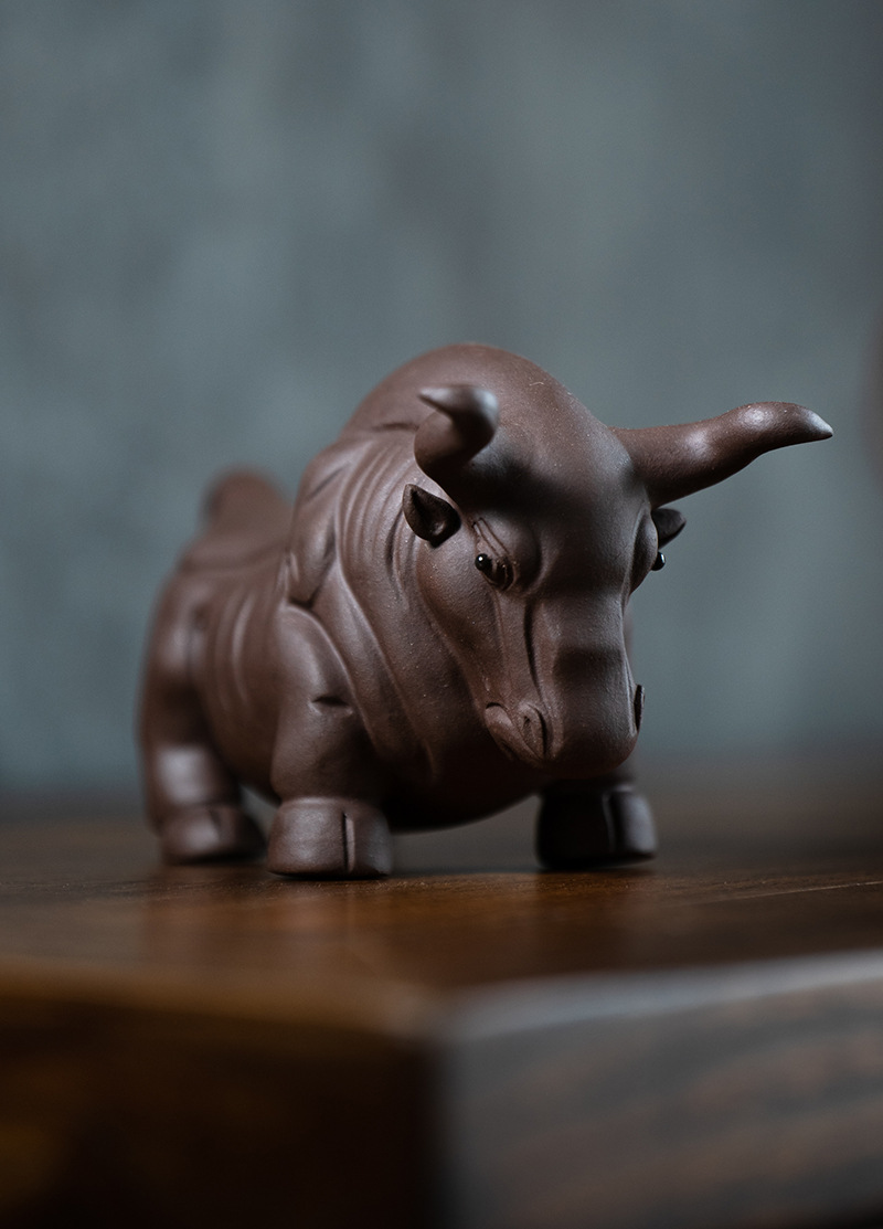 宜兴紫砂茶宠牛气冲天生肖工艺品装饰斗牛摆件雕塑可养