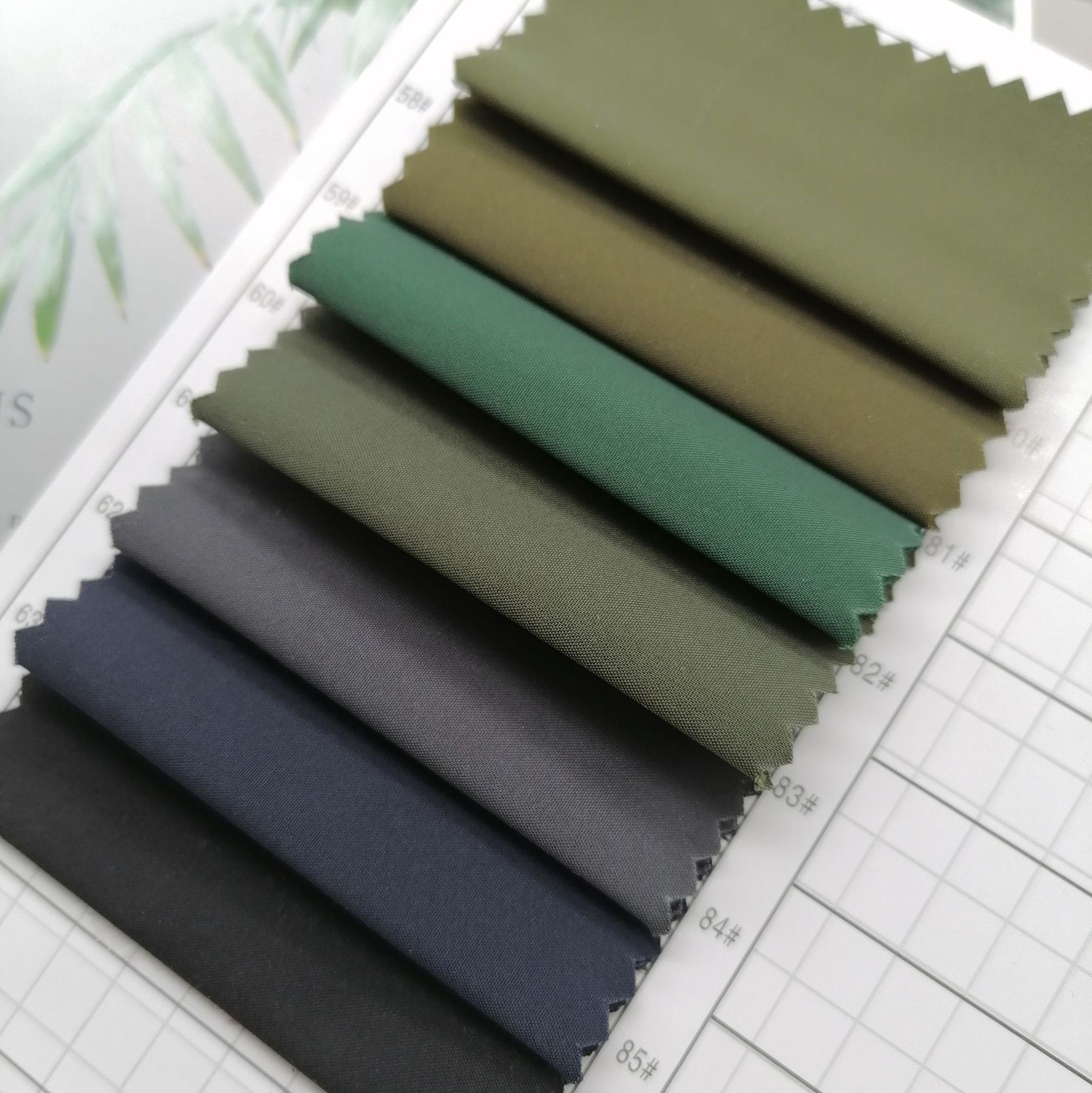 【厂家直销】记忆棉单染面料 防风透气校服风衣棉服面料 现货批发