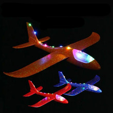 新款热卖发光手抛飞机泡沫滑翔机儿童手持飞机模型彩色泡沫回旋机