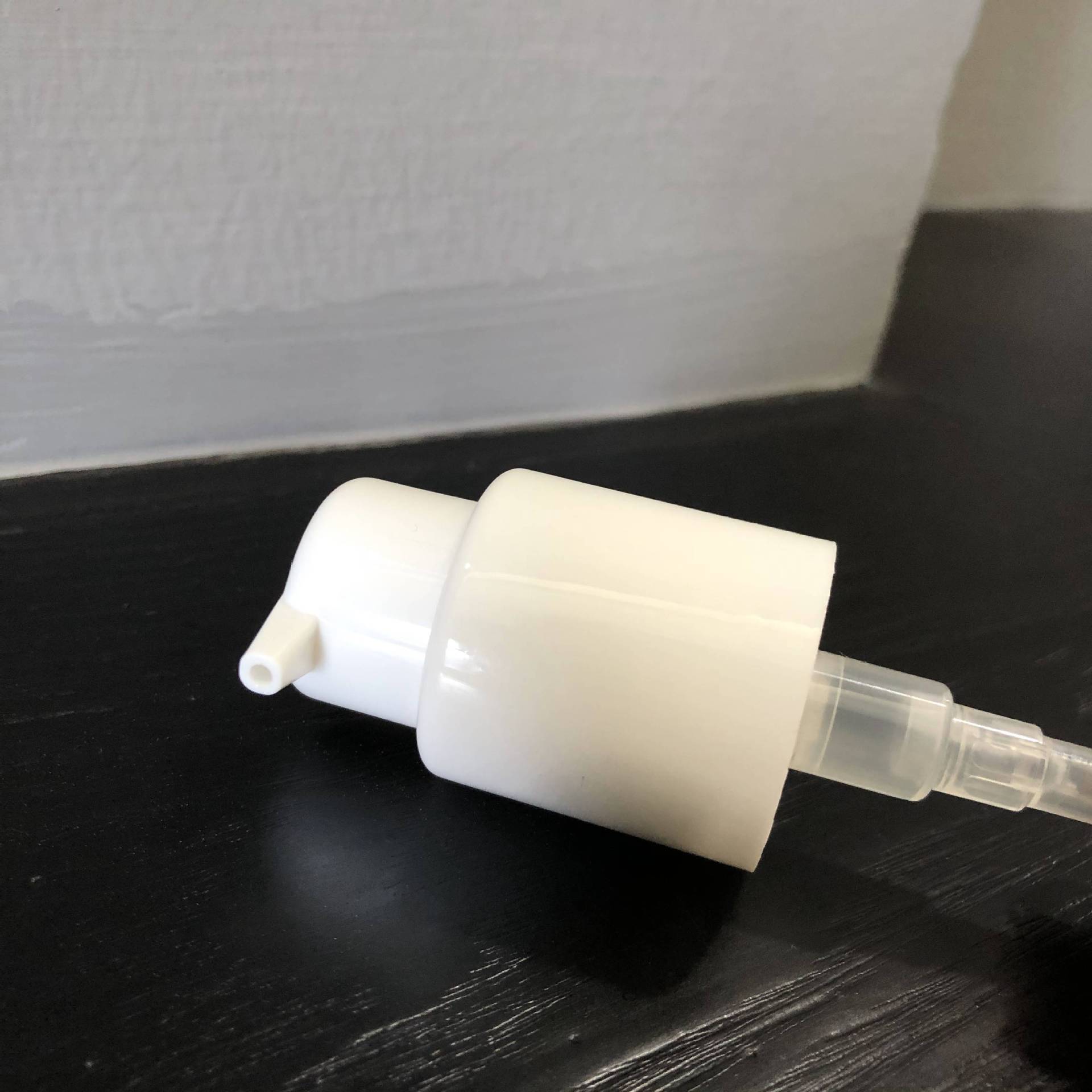 化妆品乳液泵头 全塑pp化妆品喷头 24/410化妆品乳液泵