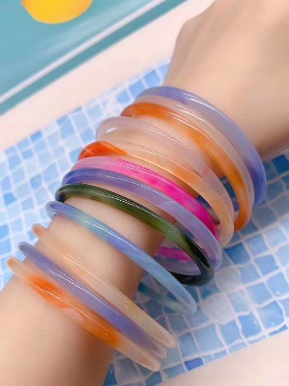 五彩玉髓手镯女款摆摊货源首饰店铺开业礼品天然冰种玉叮当镯子