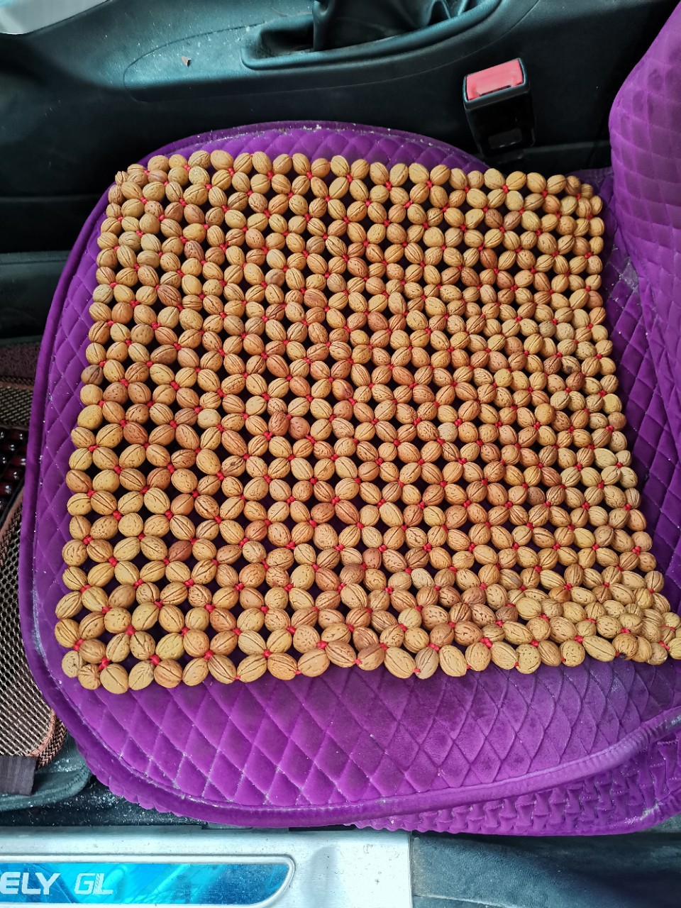 桃核汽车坐垫 汽车桃核小方垫 四方垫 野生桃核坐垫 汽车桃胡坐垫