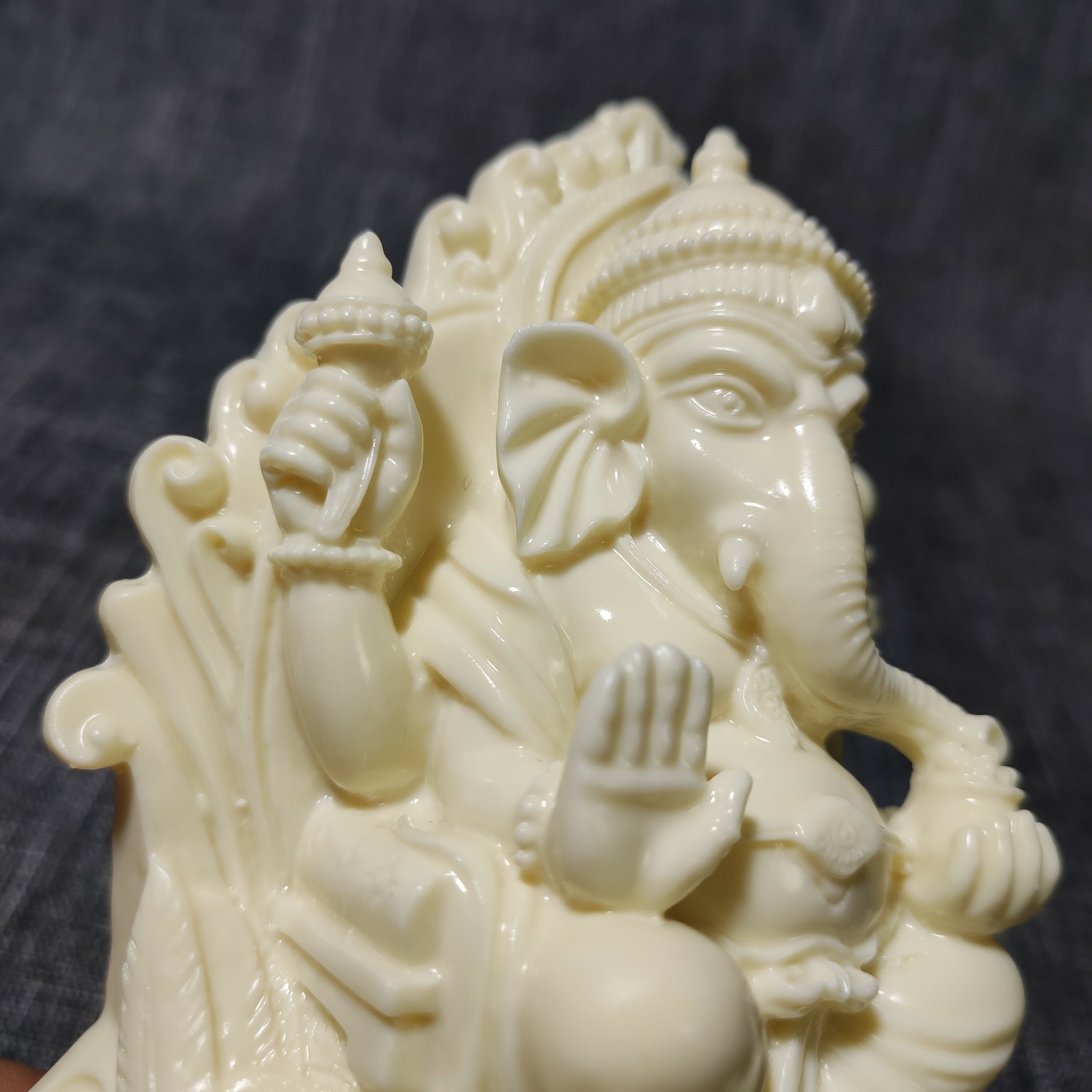 象牙果粉压立体雕大象摆件11.7*9*5.5cm家居客厅车载工艺品礼盒装