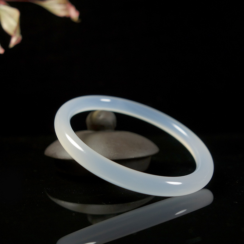 天然荔枝冻白玉髓冰种极细手镯少女款小圆条巴西玛瑙高透大圈玉镯