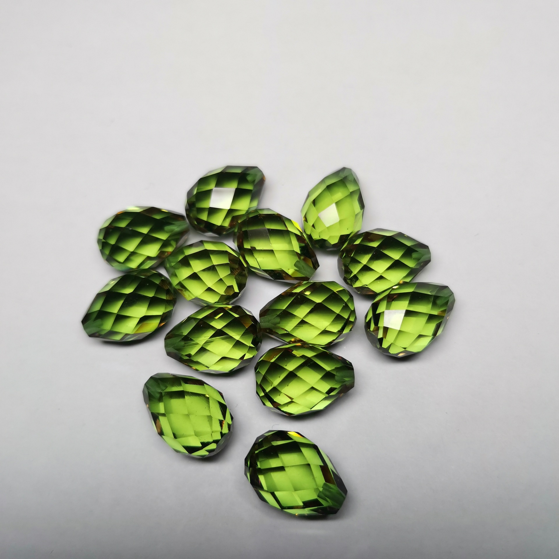 水滴形土耳其硬水铝石 水滴苏丹石 亚力山大变石裸石批发