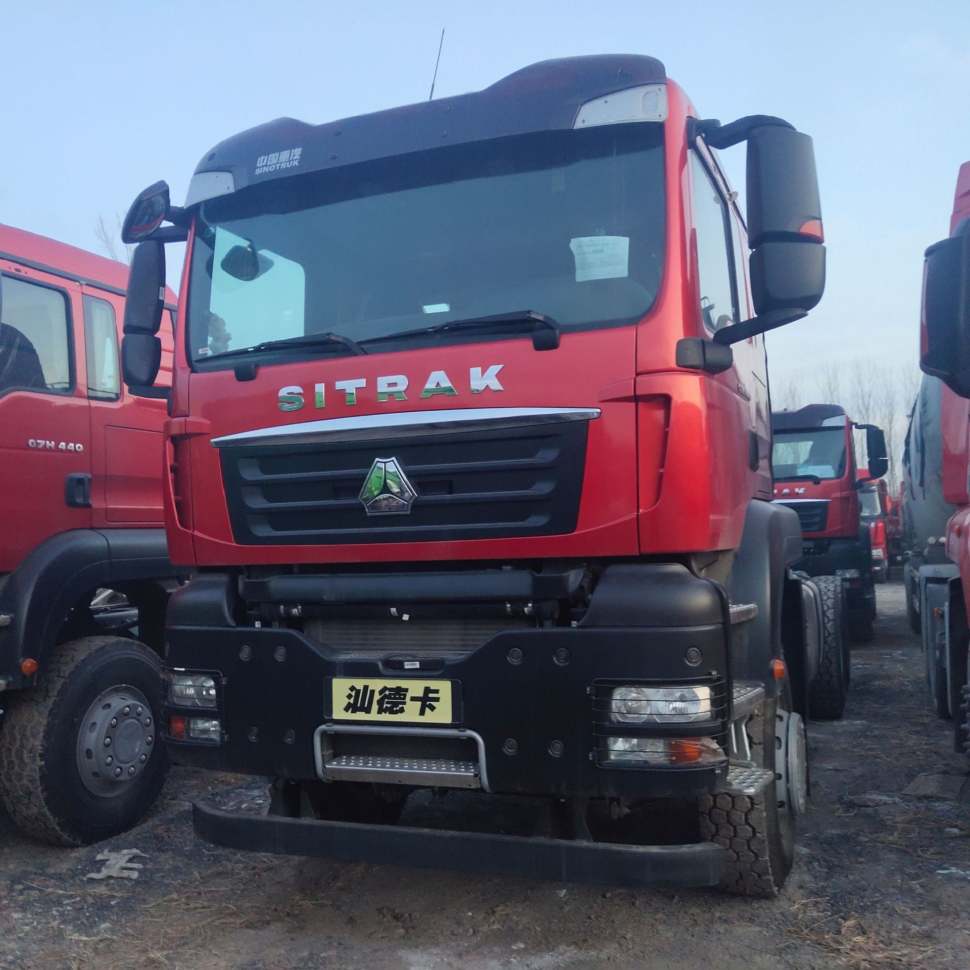 重汽汕德卡后八轮工程自卸车出售 6.2米翻斗车多少钱 自卸翻斗车