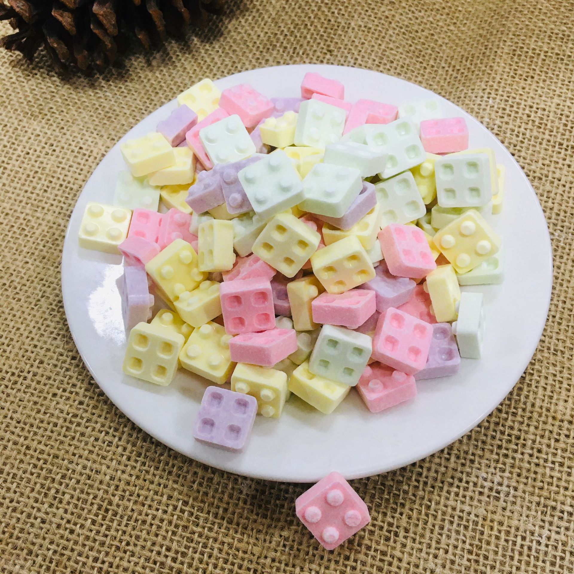 批发散装奶片糖果4d造型 积木硬糖 奶片糖 披萨硬糖-阿里巴巴