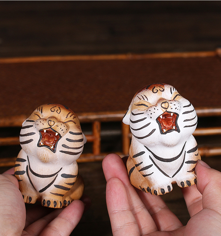 紫砂茶宠老虎摆件全手工茶玩茶具配件拉毛泥绘雕塑小萌虎精品宜兴