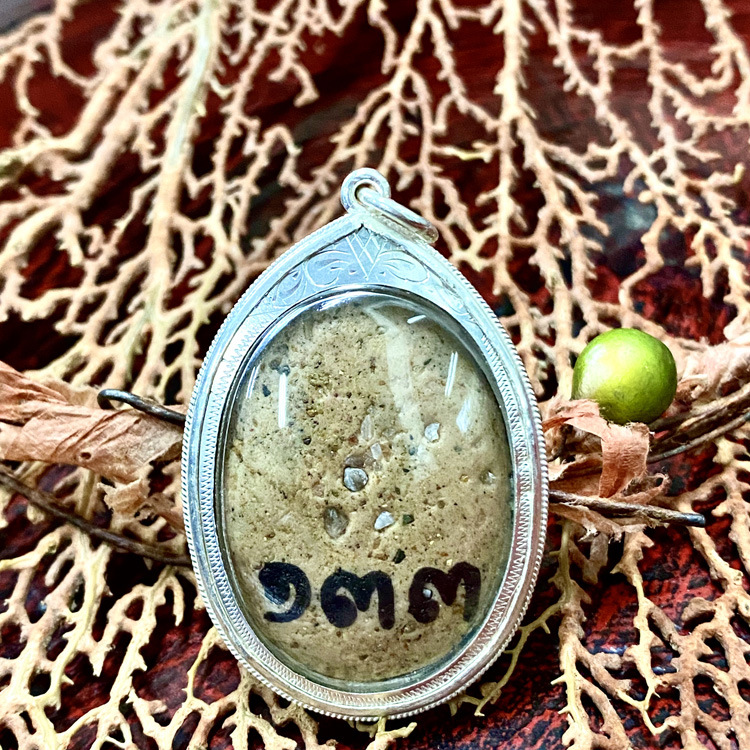 舍玛商贸2559冠咩布伦大师自身含珐琅银壳及ddpra卡包邮泰国佛牌