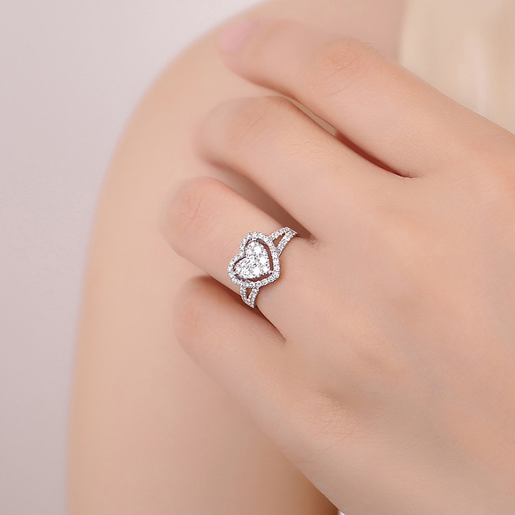 18k金镶钻石戒指 心形戒指 女 k金戒指 钻戒 订婚戒指 婚戒定制