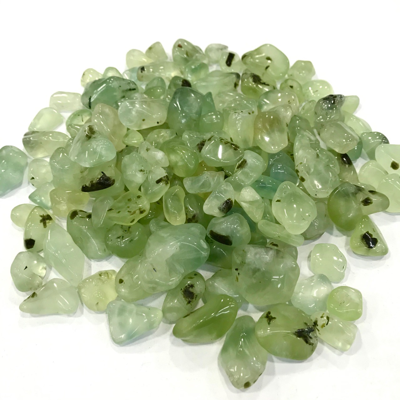 厂家批发水晶绿碧柳碎石淡绿色葡萄石养鱼放鱼缸消磁装饰材料