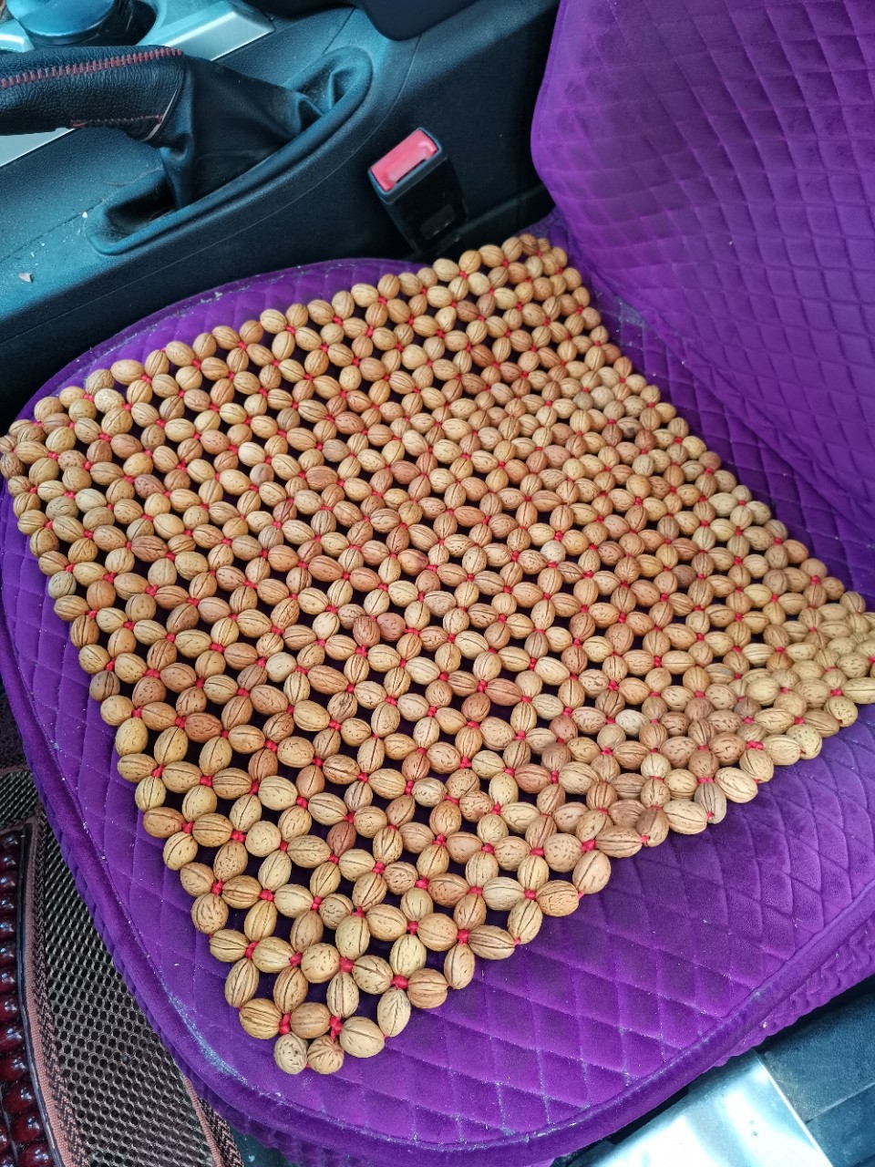 桃核汽车坐垫 汽车桃核小方垫 四方垫 野生桃核坐垫 汽车桃胡坐垫