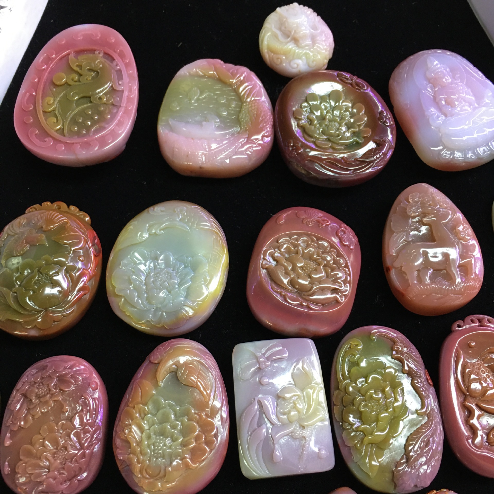 天然四川凉山盐源玛瑙雕刻 精工雕刻 七彩颜色 厂家直销