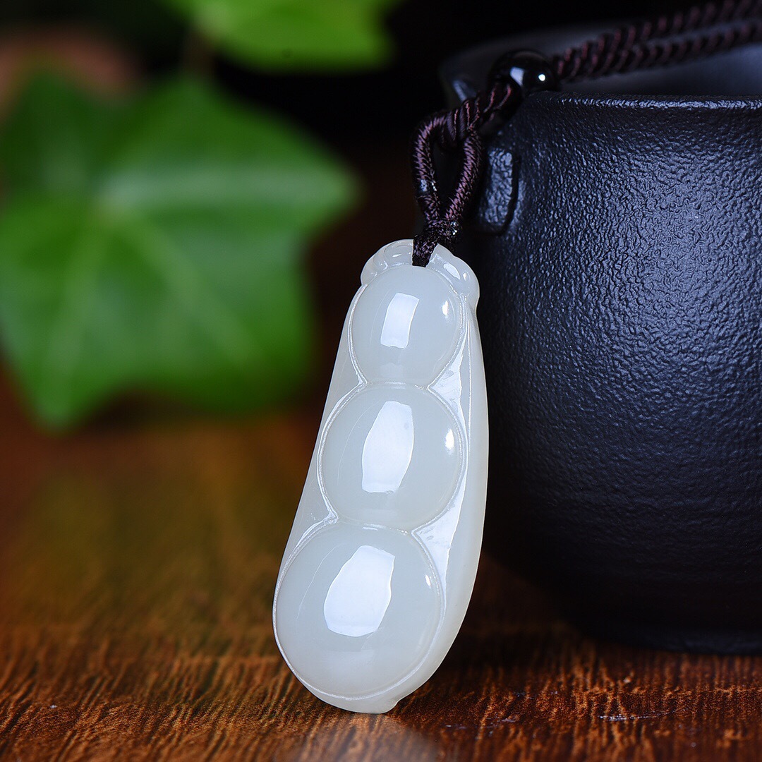 厂家直销新款天然和田玉四季平安豆吊坠男女项链玉石福豆项坠挂件