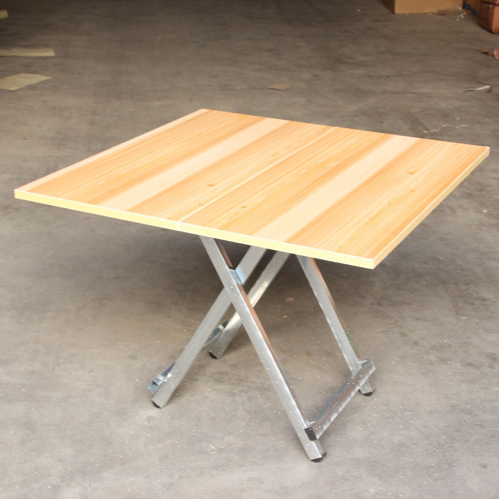 70*70多用吃饭餐桌 饭桌 折叠桌 家用简易折叠桌子 礼品日用货源