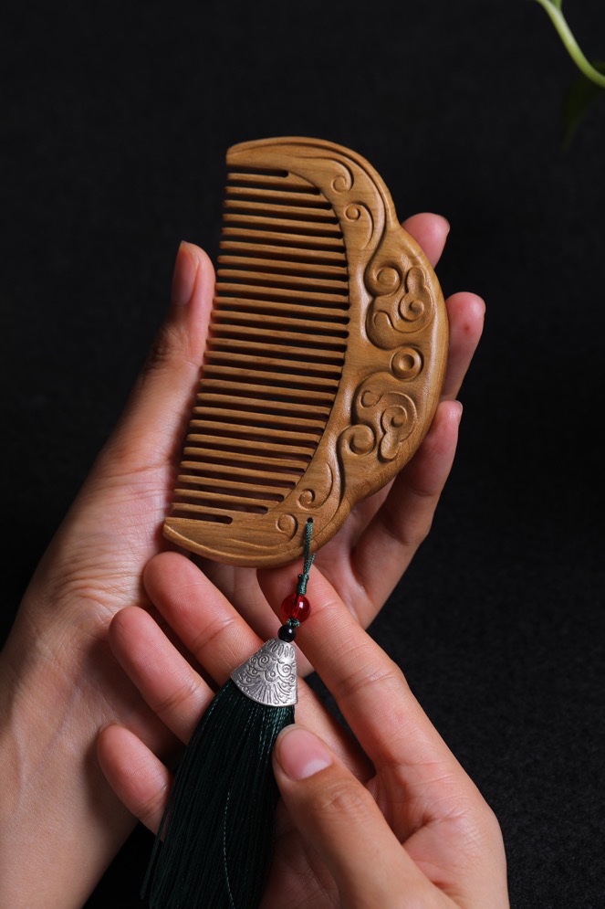 金丝楠木雕花梳子批发 小叶桢楠云意木梳 祥云整木梳 可定制刻字