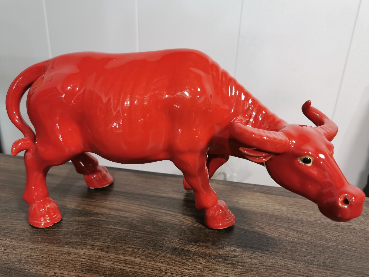 北欧轻奢中式欧式瓷动物摆饰红色新中式牛气冲天陶瓷红牛家居装饰