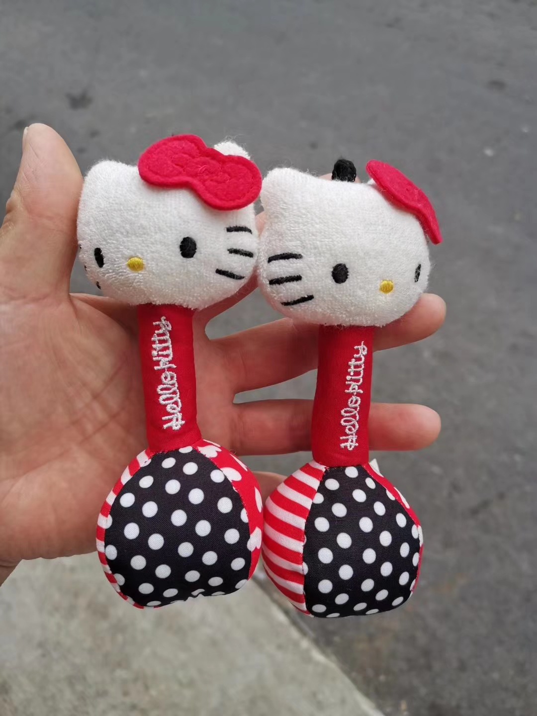 外单尾货日本康贝kt猫婴儿宝宝绒布摇铃柔软玩具手腕铃